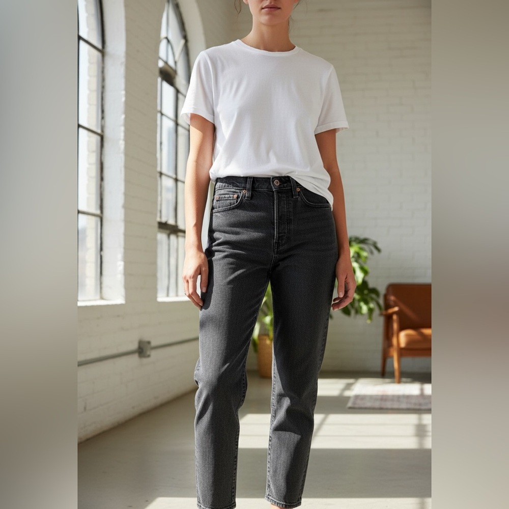 Levi’s Premium Black Wash Straight Leg Jeans Women’s Size 26